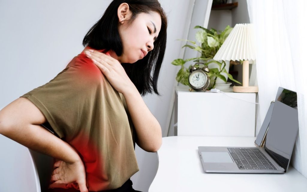 Những ai dễ mắc bệnh đau cổ vai gáy, cột sống