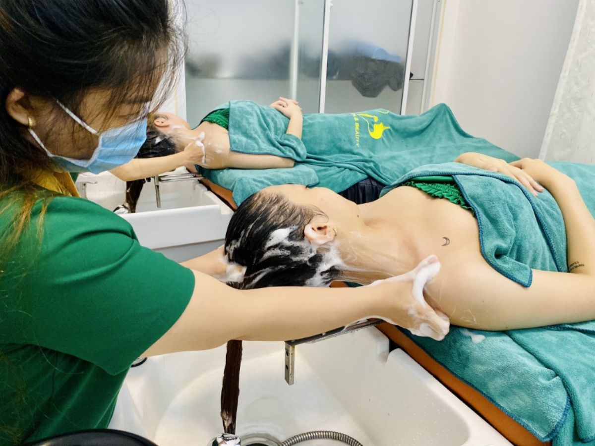 Massage khu vực vai gáy và các vùng lân cận