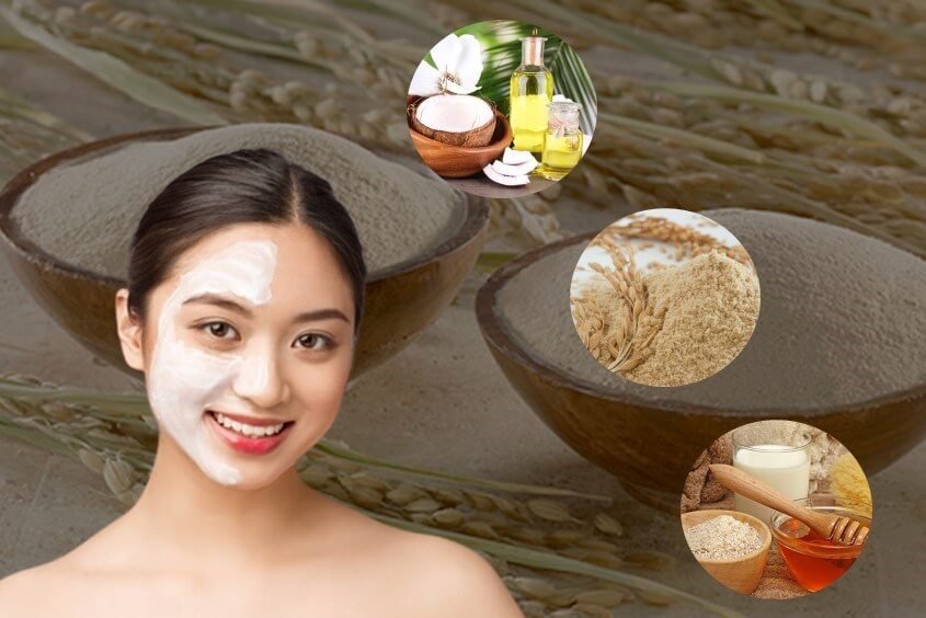 Người phụ nữ đắp mặt nạ dưỡng da, bên cạnh là bột gạo và các nguyên liệu tự nhiên khác trong bát.
