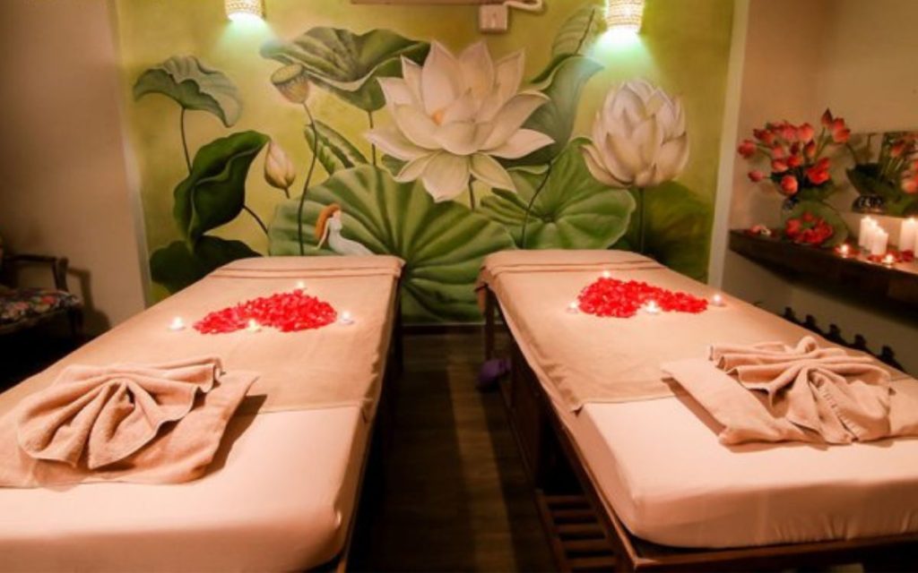 Sen Tài Thu trị liệu cổ vai gáy cổ truyền tại Hà Nội