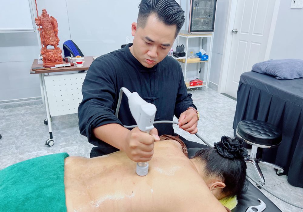Massage trị liệu giúp máu huyết lưu thông