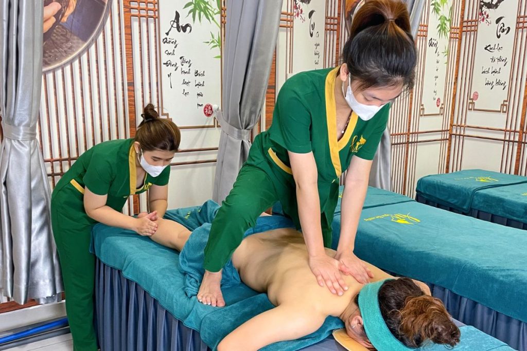 Four Hands Massage phù hợp với người bị mệt mỏi, căng thẳng
