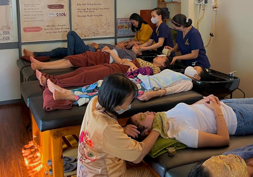 Gội Đầu Bằng Lá