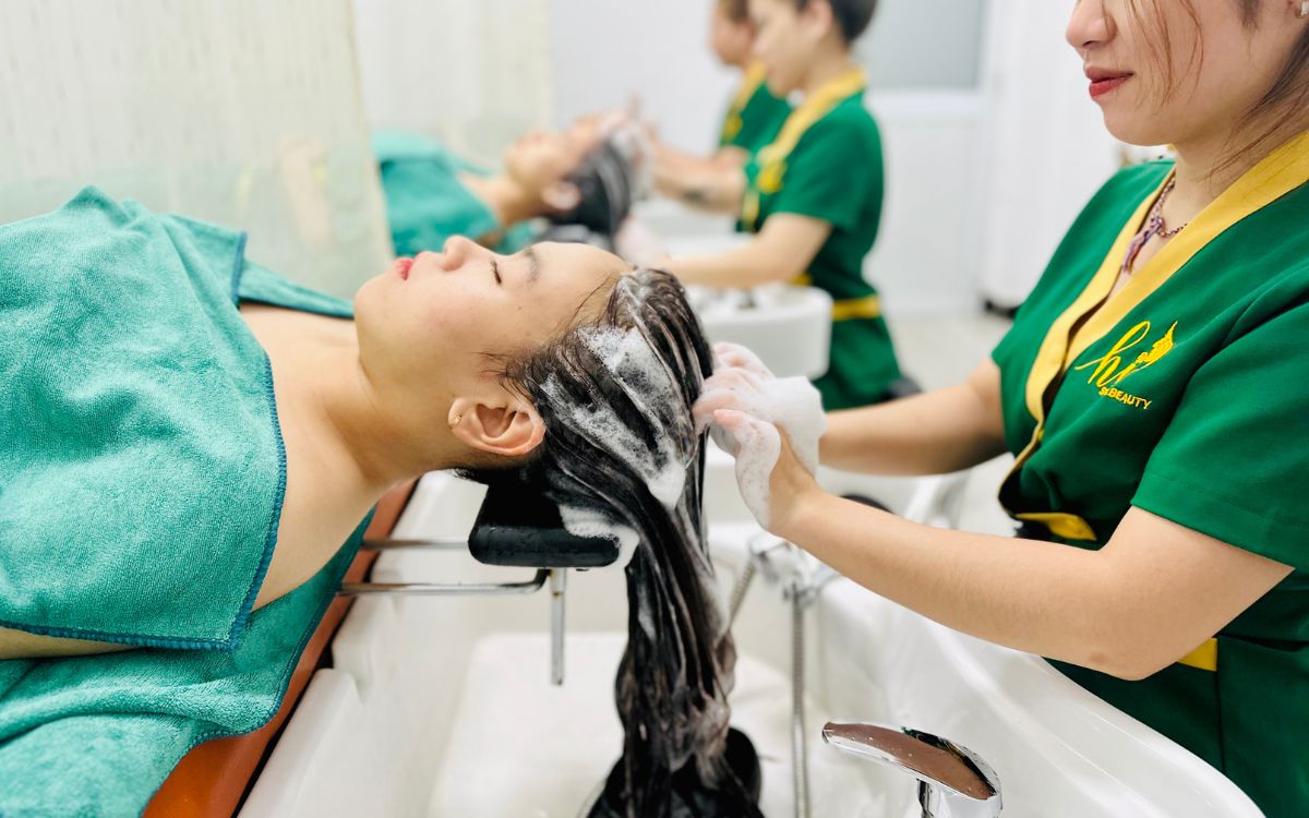 Gội đầu dưỡng sinh còn mang lại sự sáng hồng tự nhiên cho da mặt