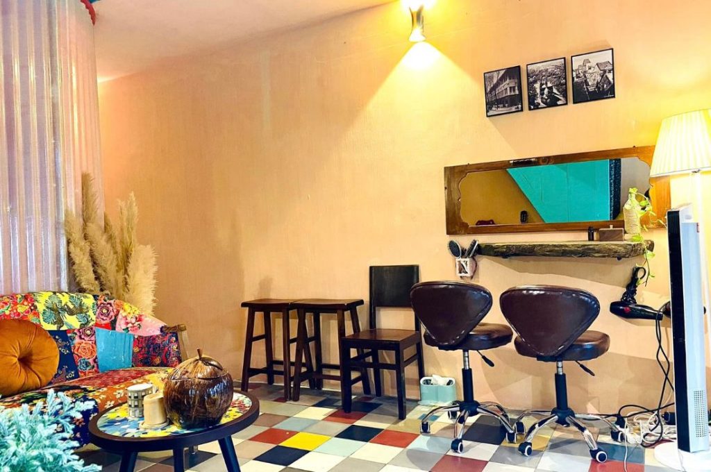 Cô Giang Saigon