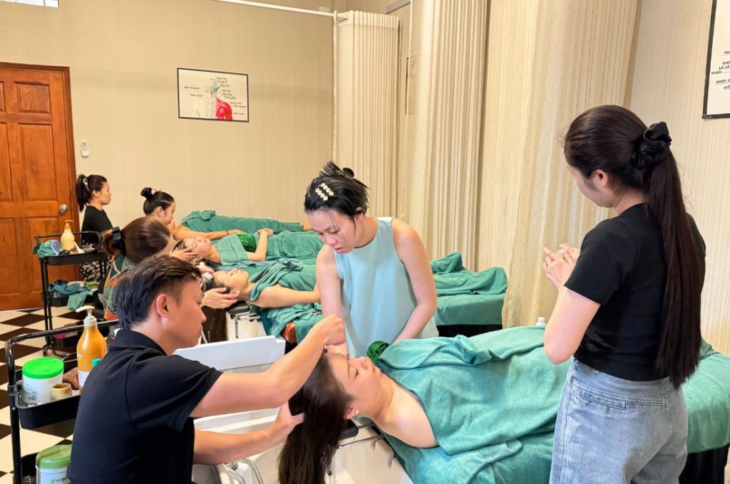 Khóa học gội đầu dưỡng sinh bao nhiêu tiền? 