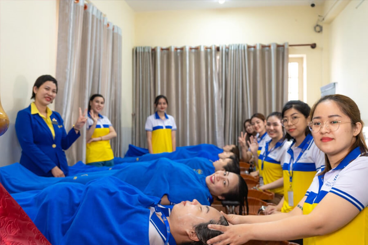 Academy là một lựa chọn hoàn toàn phù hợp nếu bạn có nhu cầu học gội đầu dưỡng sinh Đà Nẵng