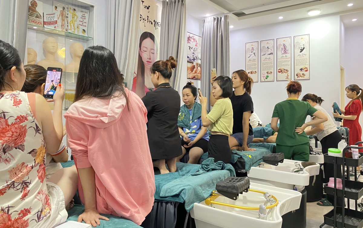 Khóa học gội đầu dưỡng sinh theo phương pháp Trung Hoa tại Hà Nội đang trở thành xu hướng