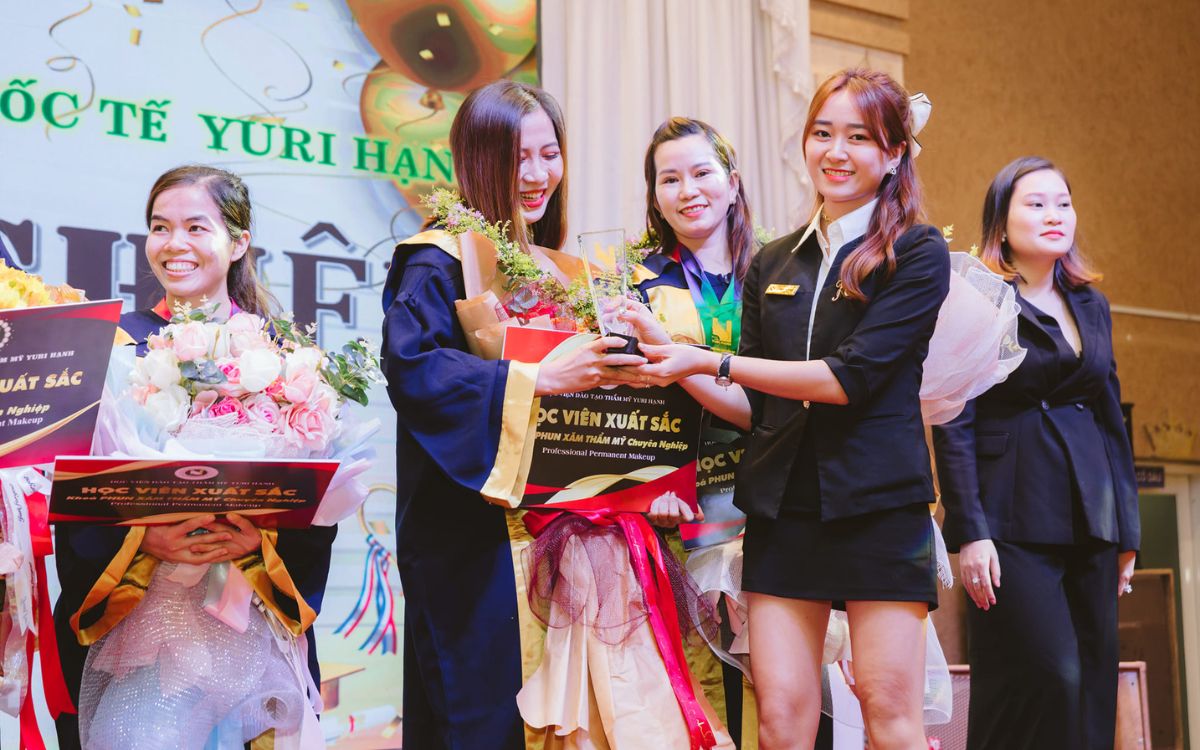 địa chỉ học gội đầu dưỡng sinh ở Bình Dương - Học Viện Đào Tạo Thẩm Mỹ Yuri Hạnh