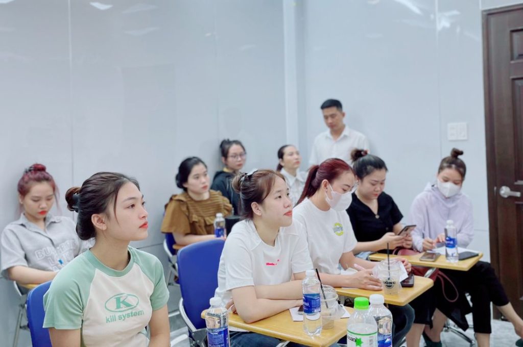 Giáo viên có nhiều năm kinh nghiệm trong hành nghề và giảng dạy