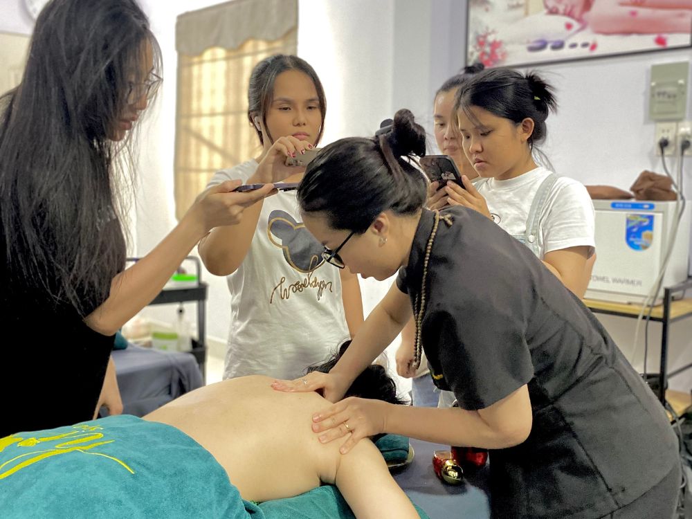 Thời gian và chi phí đào tạo massage body trị liệu