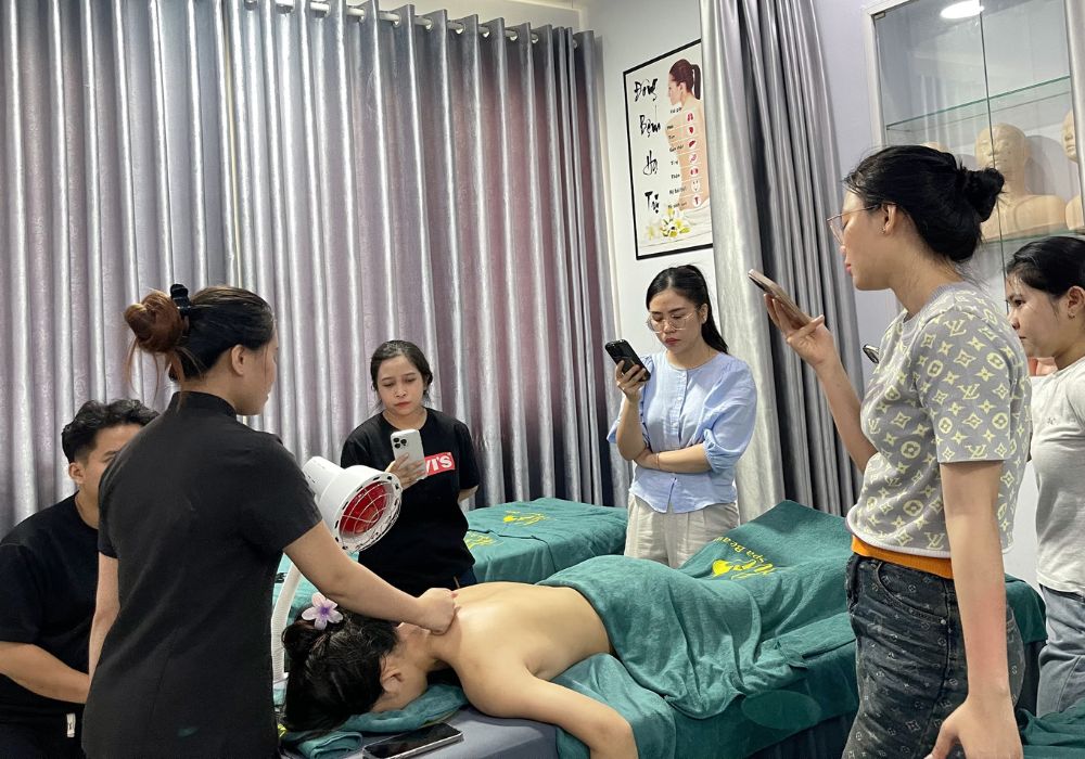 Người muốn học nghề để đi làm tại spa, trung tâm trị liệu