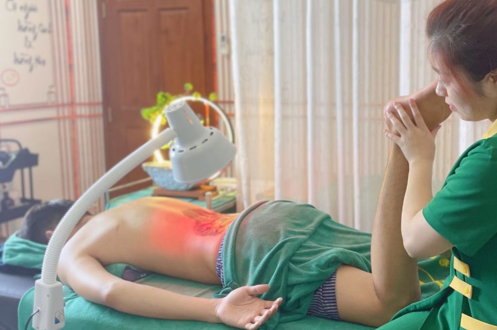 Liệu pháp thảo dược đắp lưng và vai gáy