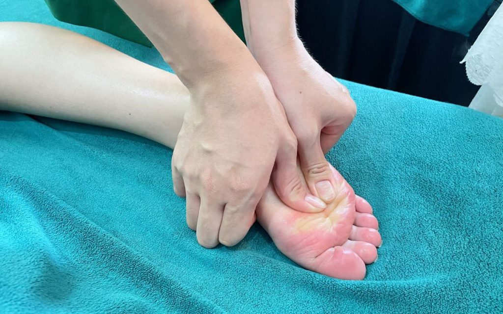 Những điều cần chú ý khi massage chân