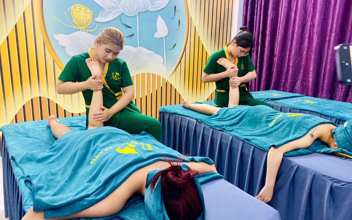 Liệu pháp massage chân chuyên nghiệp từ Hi Spa