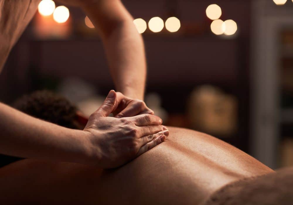 massage-lingam-8 Cách thực hiện massage lingam giúp tăng khoái cảm