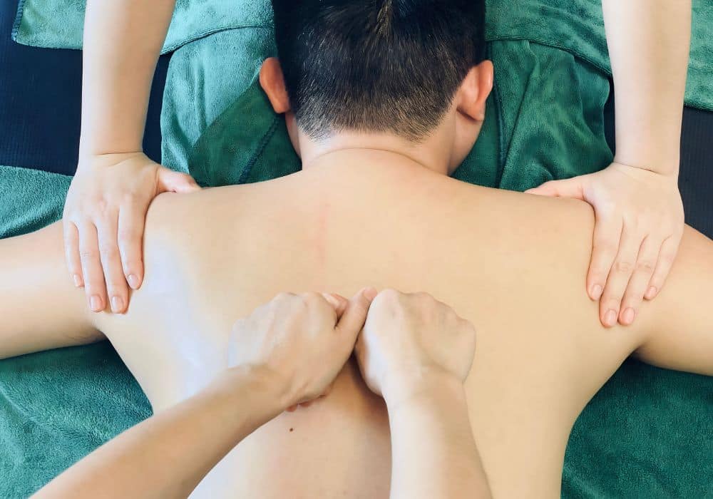 Lưu ý khi sử dụng dịch vụ massage trị liệu cho nam