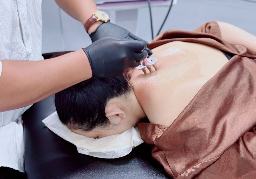 Hi Spa - massage trị liệu vai gáy hiệu quả