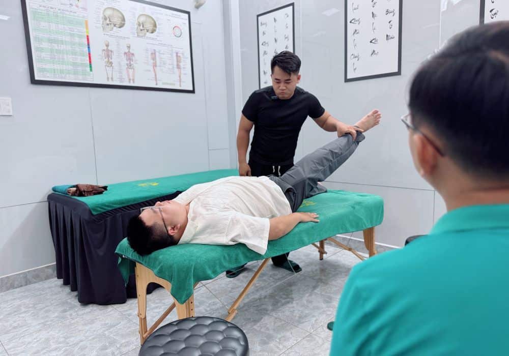 massage-tri-lieu-xuong-khop-8 Các lý do thường gặp dẫn đến đau nhức xương khớp