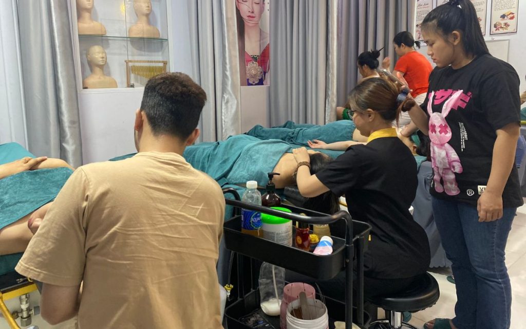 Nam học massage trị liệu có được không?