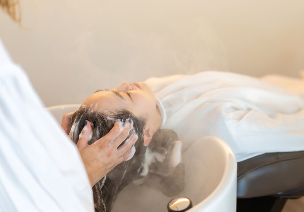 Cách gội đầu đúng giúp bảo vệ tóc và da đầu