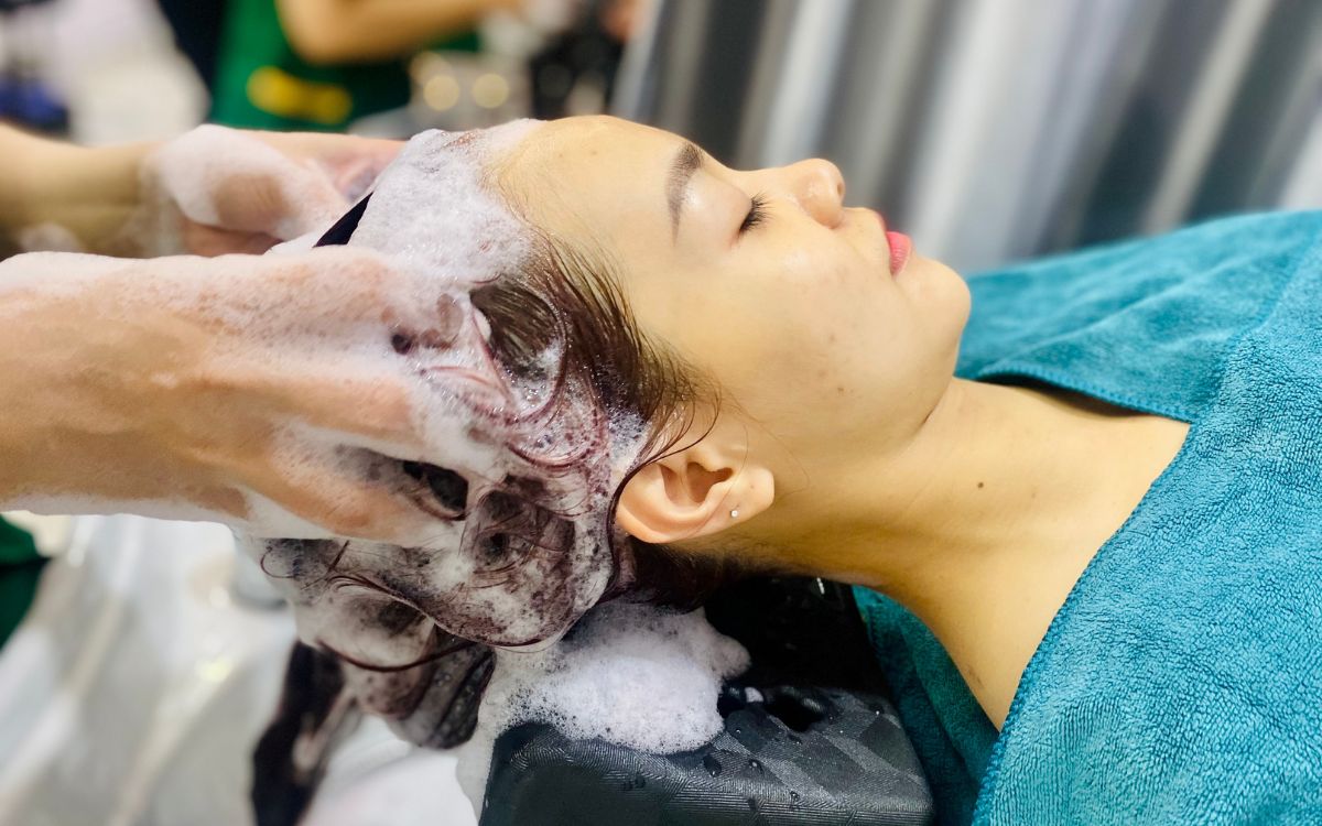 Tóc nhuộm thì bao lâu được gội đầu và gội bao nhiêu lần 1 tuần?