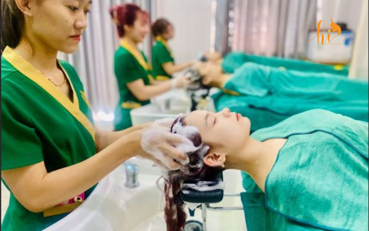 Sau khi uốn tóc bao lâu thì được gội đầu