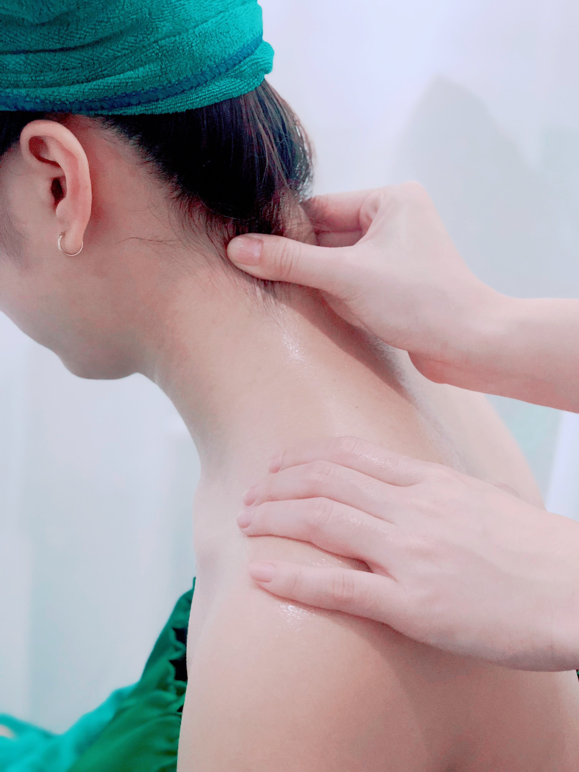 Massage cổ vai gáy tại Mộc Nhiên Spa
