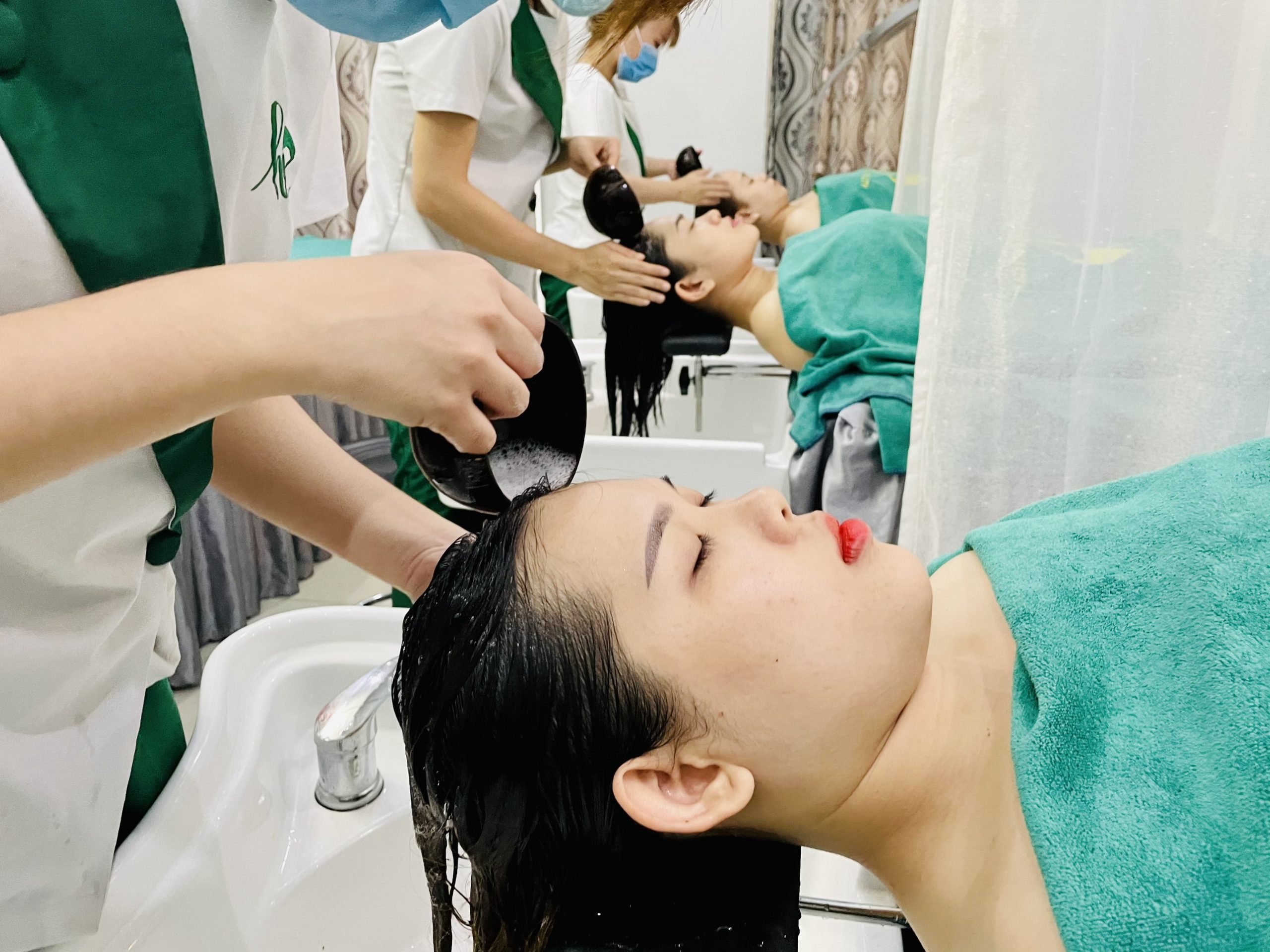 Tác dụng của gội đầu thảo mộc là gì?